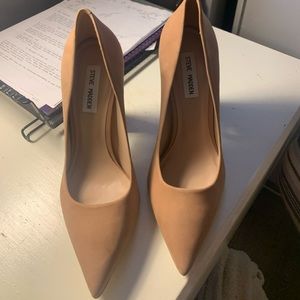 Steve Madden nude close toed heels